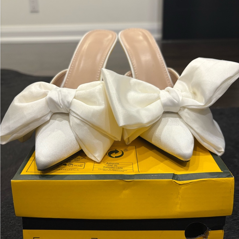 Women’s White Bow Kitten Heels